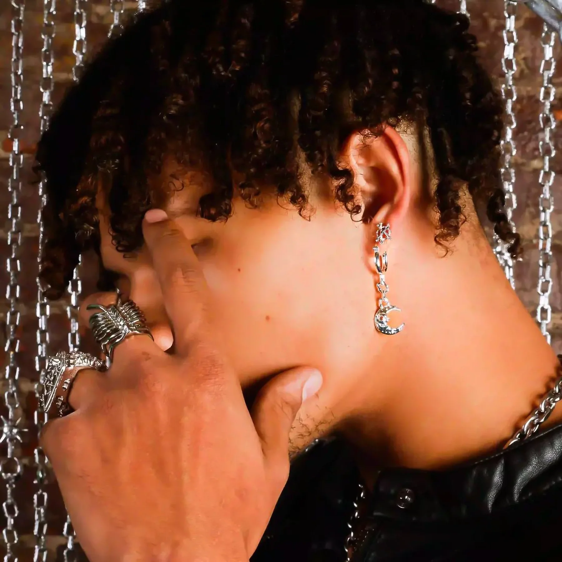 ANARCHY BONE EARRING - Image 5